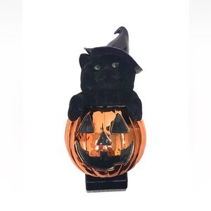 Bath & Body Halloween Wallflower Plug-In Fuzzy Cat On Pumpkin Eyes Light